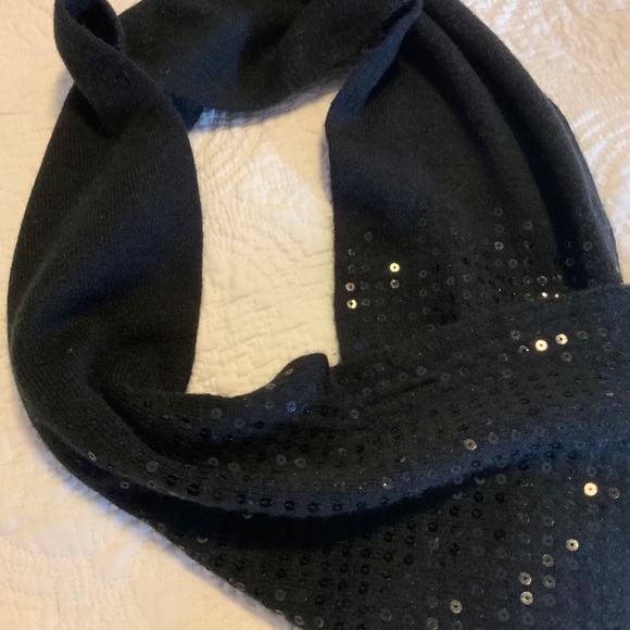 Soft sequin embellished scarf - Picture 3 of 4